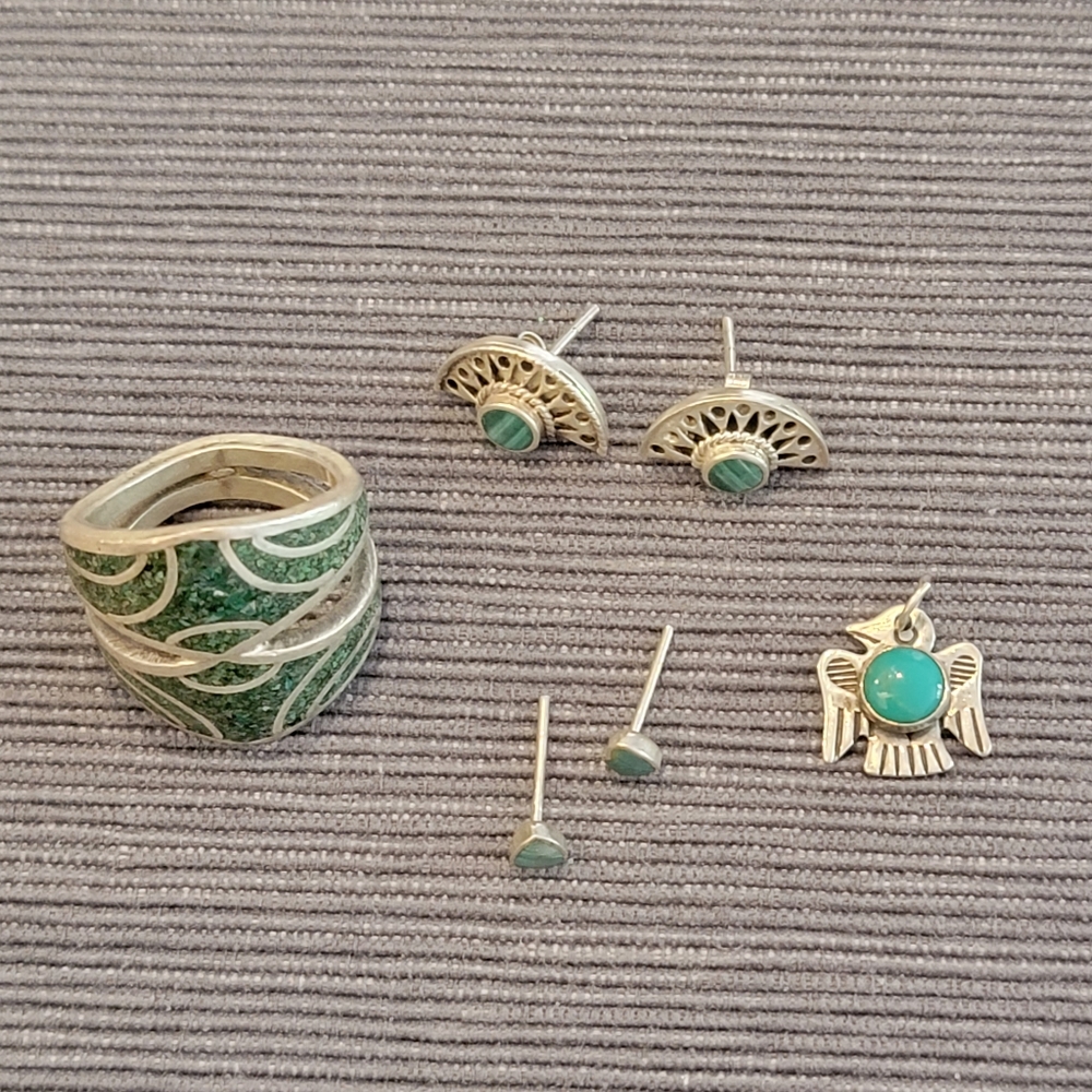 Ring/Earrings/Pendant (Silver)